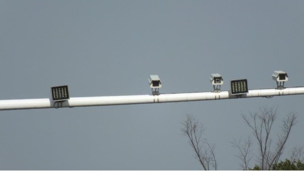 交通监控系统加补光灯应用