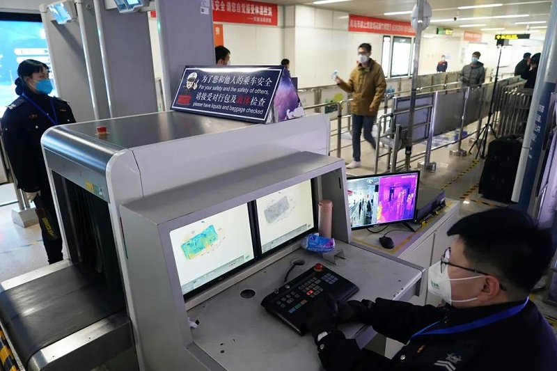 地铁进站测温通道