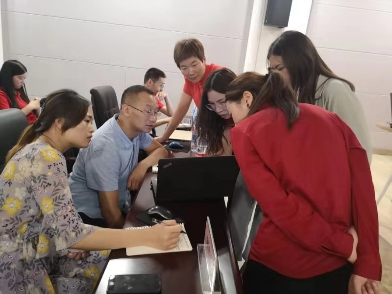 成都慧翼科技参加牛商争霸赛