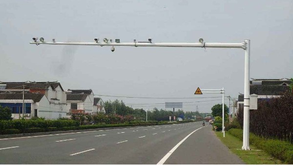 监控摄像头立杆安装