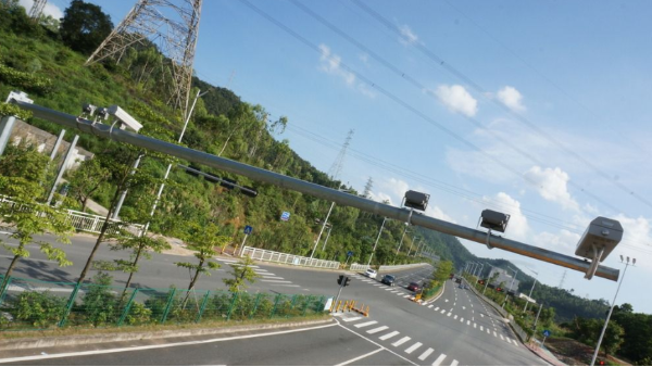 电子眼闯红灯抓拍