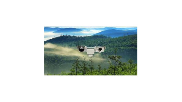 在极端天气环境下，如何保护安防监控中的充电设备