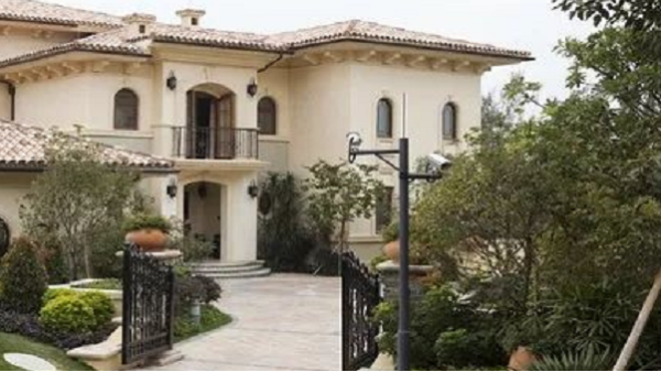 海康威视全景特写摄像机